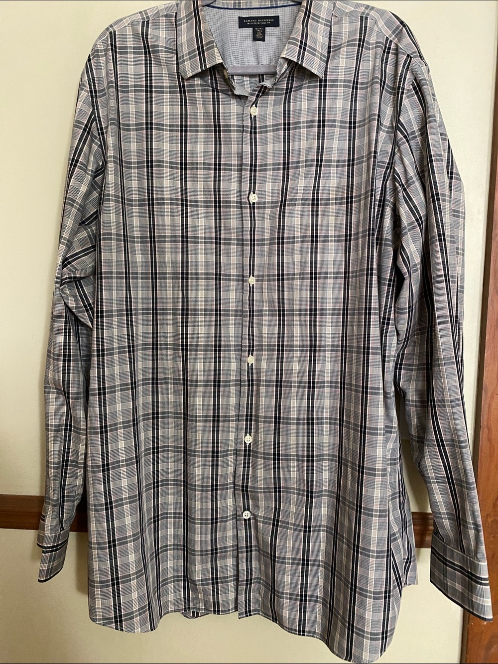 Banana Republic Men's Navy and Gray Plaid Button-Down Shirt